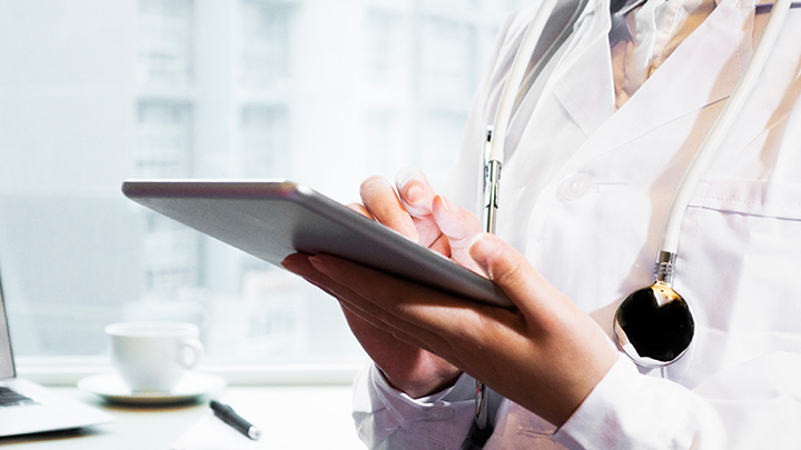 تطبيق نظام الاختبارات الالكترونية كاختبارات مزاولة المهنة على القطاع الطبي