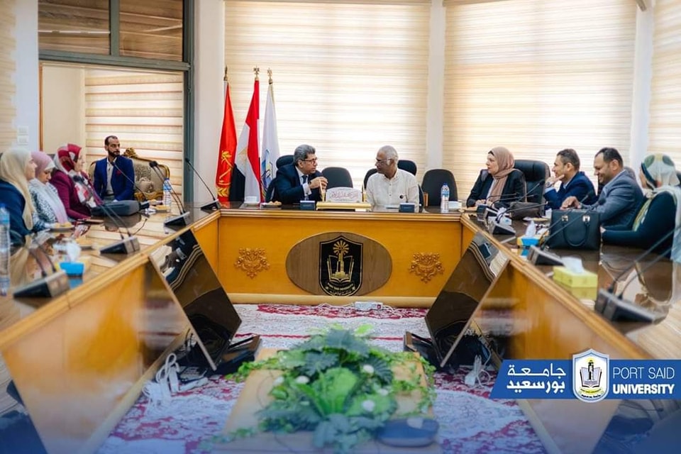رئيس جامعة بورسعيد يستقبل وفدآ من مركز المعلومات ودعم اتخاذ القرار بمجلس الوزراء
