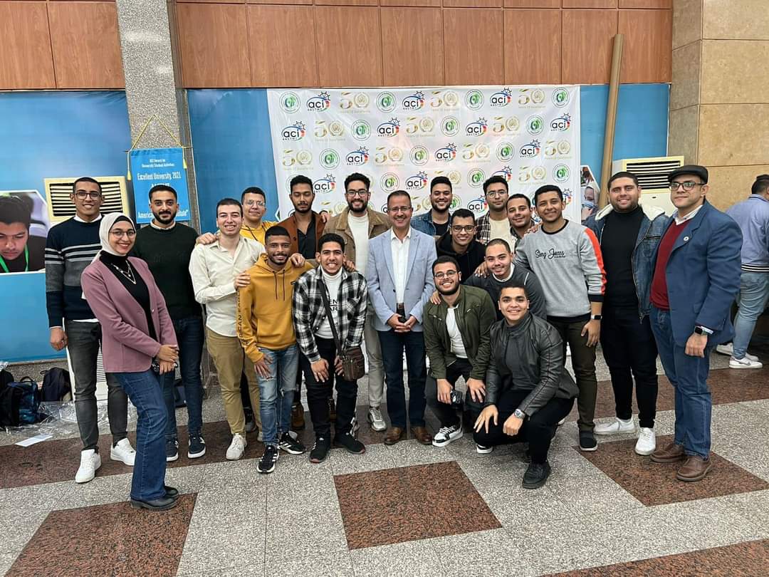 رئيس جامعة بورسعيد يهنئ فريق كلية الهندسة على المركز الثاني في مسابقة المعهد الامريكي