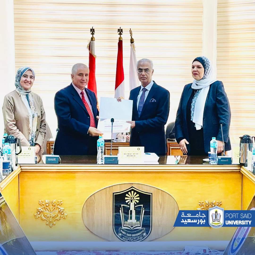 مجلس جامعة بورسعيد يكرم عمداء كليتي تمريض وعلوم