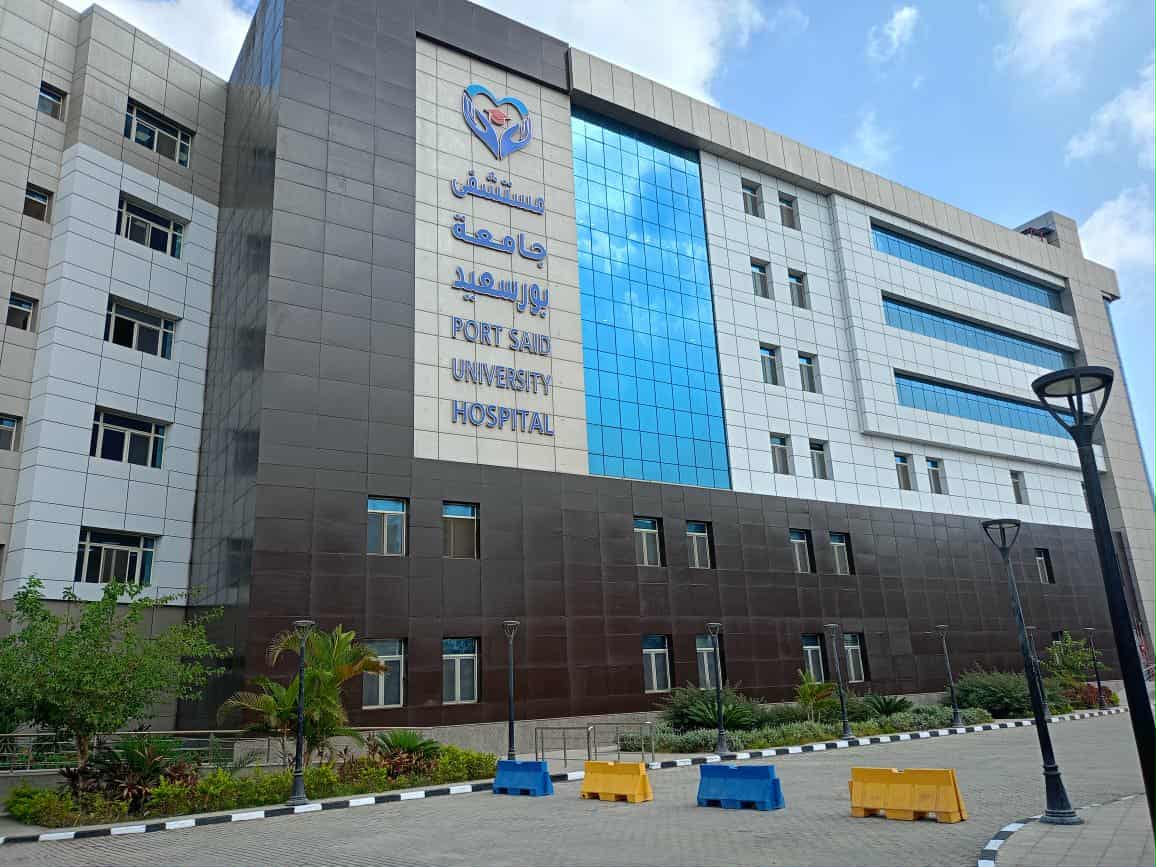 محافظ بورسعيد ورئيس جامعة بورسعيد يفتتحان التشغيل التجريبي للمستشفى الجامعي ويعلنان بدء تشغيل 10 أسرة رعاية مركزة