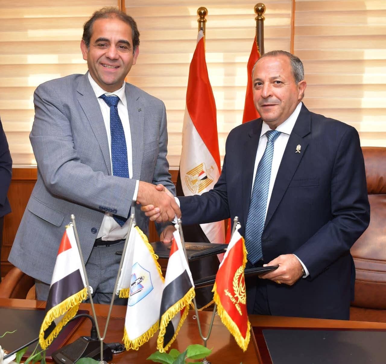 محافظ بورسعيد ورئيس جامعة بورسعيد يوقعان بروتوكول شراكة لتنفيذ برامج تدريبية لتنمية وتطوير الموارد البشرية بالجهاز الادارى بالمحافظة