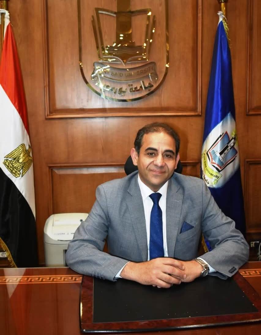 رئيس جامعة بورسعيد يهنئ أبنائه الطلاب بعد حصد مراكز متقدمة بمسابقة «إبداع 14» ويؤكد: طلابنا نموذج مشرف للإبداع والتميز